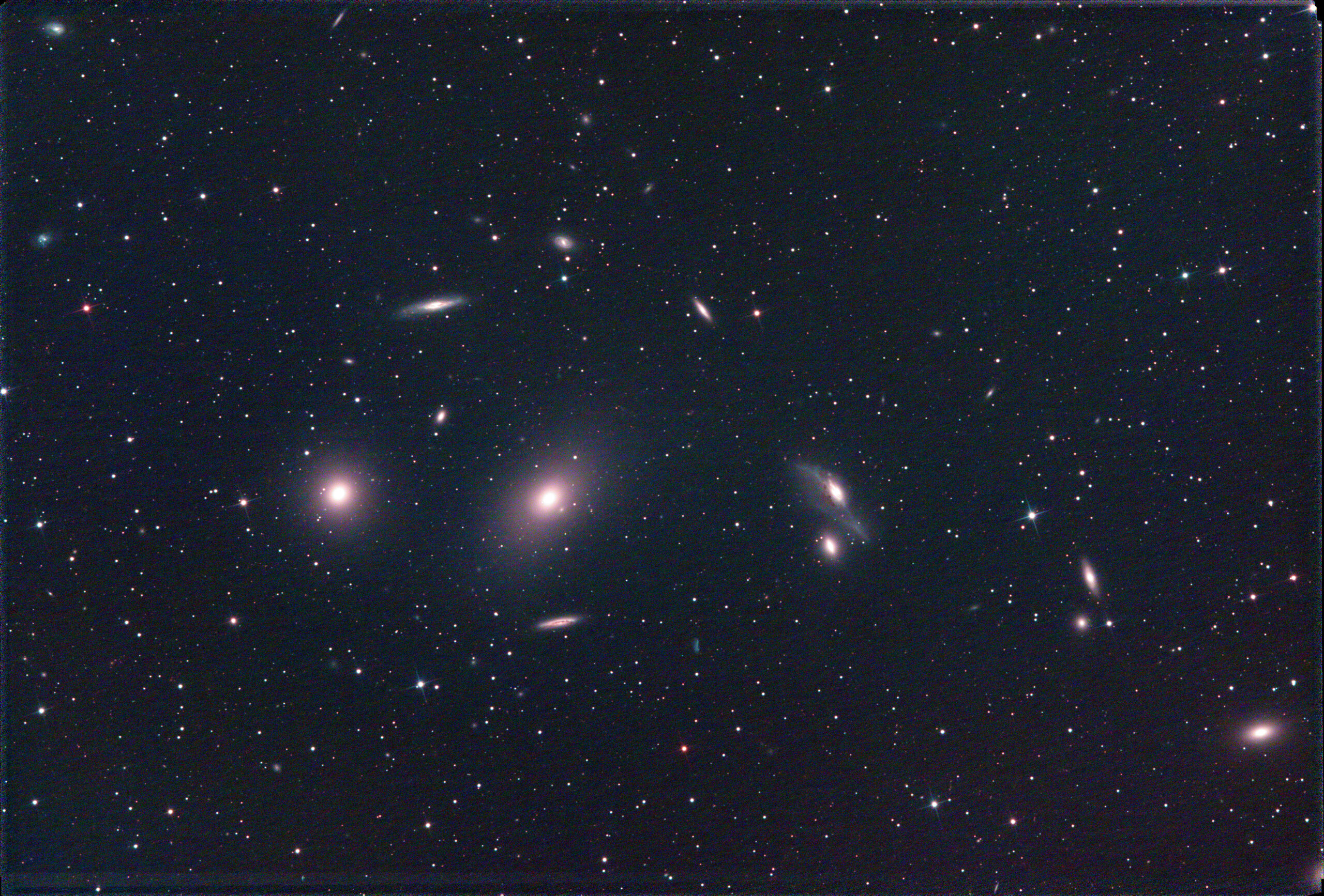 Die Augen der Jungfrau (NGC 4438)